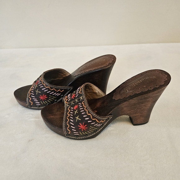 Deadstock Vintage Y2K Sketchers Women Sz 6 Leather Embroidered Wood Heel Sandals - Picture 6 of 11